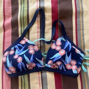 Patagonia Nanogrip bikini top Size Medium Nitera Eucalyptus print